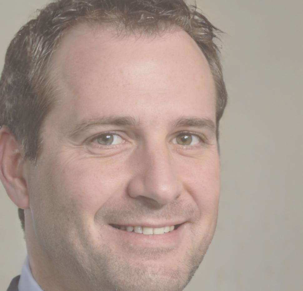 Portrait de Gaëtan Morelle, conseiller en épargne familiale
